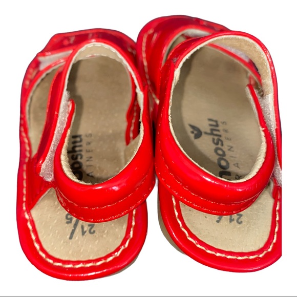 MOOSHU Squeak Train Red Patten Sandals Toddlers 5 - Picture 6 of 10
